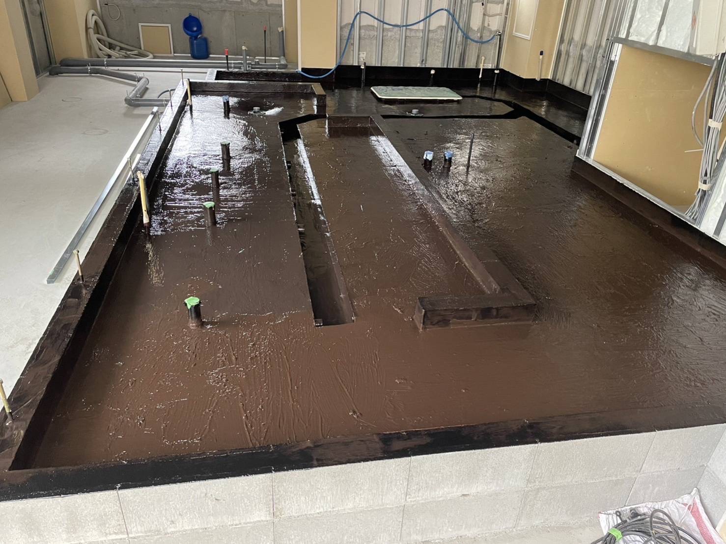 厨房の床、バルコニー防水お任せ下さい☆ 大阪府高槻市で厨房の防水工事の施工事例｜株式会社カマダ建装